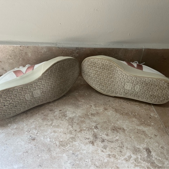 Veja leather lace up sneaker size 36 but I am a size 7 and fits perfectly. - Picture 5 of 6